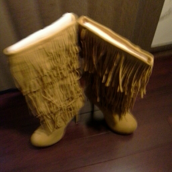 Boots - Picture 2 of 3